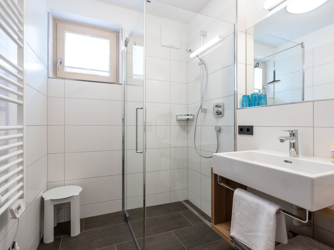 Bathroom 3, Chalet in Saalbach near Ski Lift, Zell am See