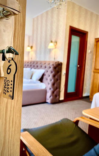 Others 5, Casa Topazz, Targu Jiu