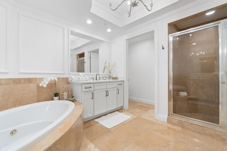 Bathroom 4, Indigo East 1502, Escambia