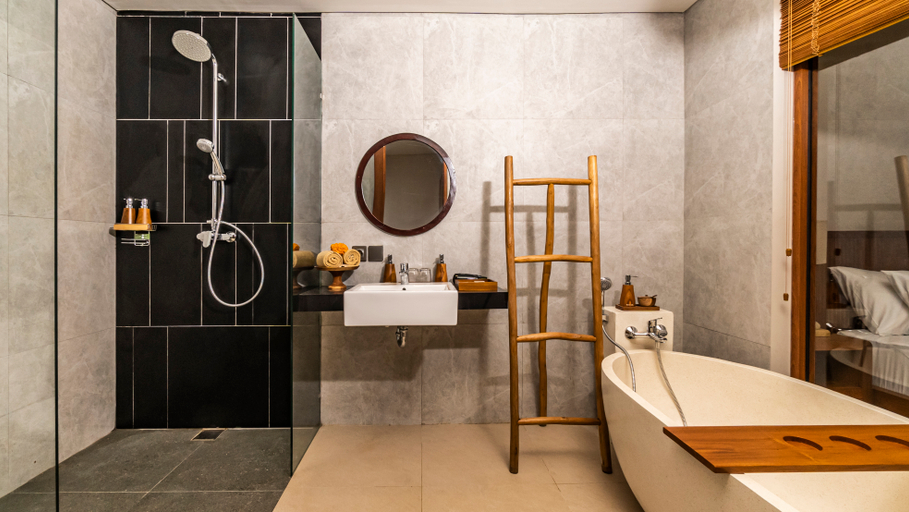 Bathroom 10