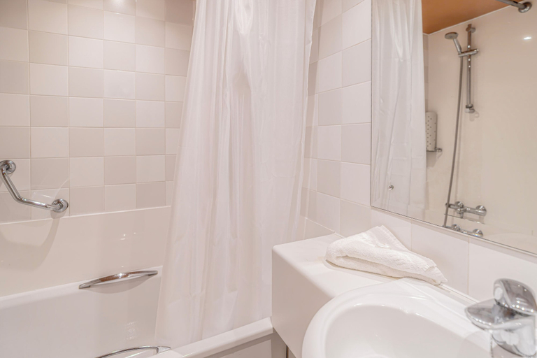 Bathroom 4, Britannia Hotel Bolton, Bolton