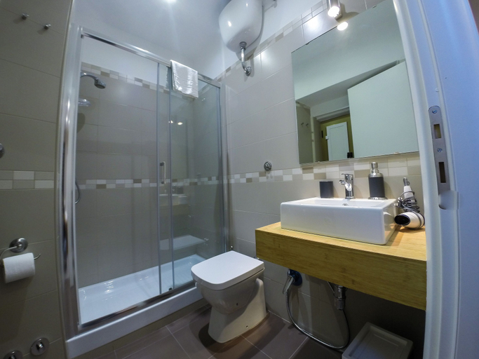 Bathroom 5, Casa Barberini, Rome