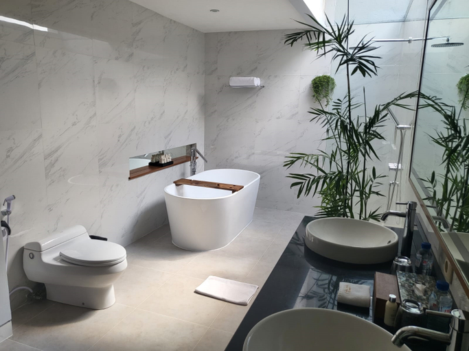 Bathroom 9