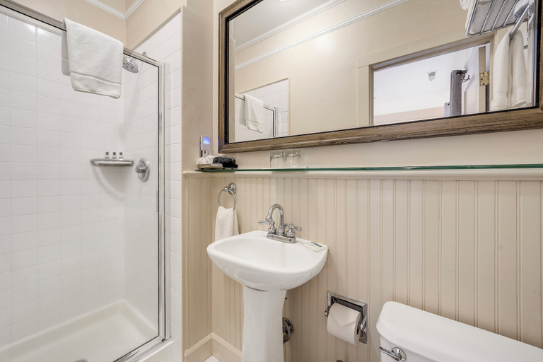 Bathroom 3, Chateau De Vie, Napa