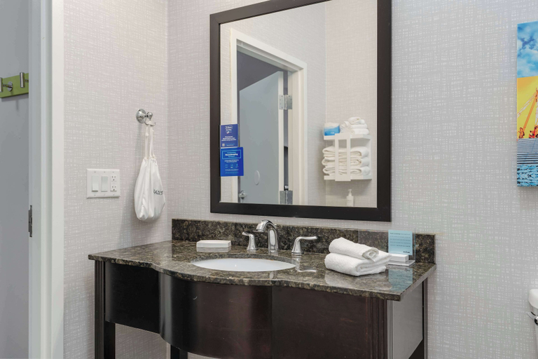 Bathroom 10