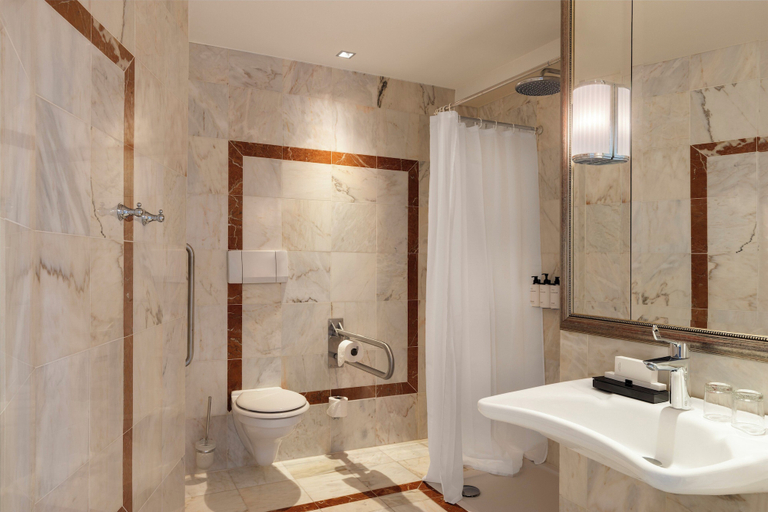 Bathroom 5, InterContinental Chantilly Chateau Mont Royal by IHG, Oise