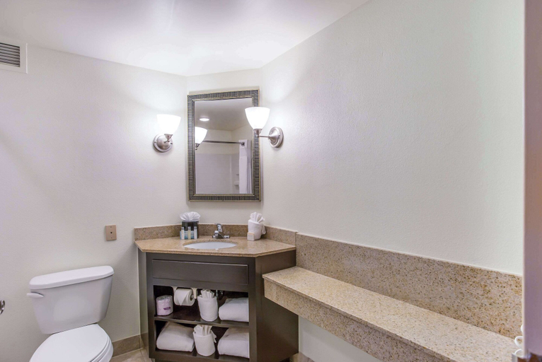 Bedroom 4, Burrstone Inn, Ascend Hotel Collection, Oneida