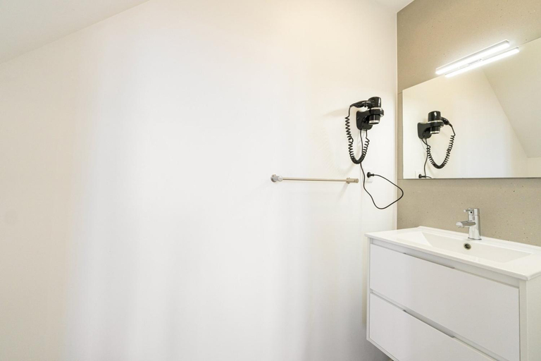 Bathroom 2, GuestReady - King House 4, Porto