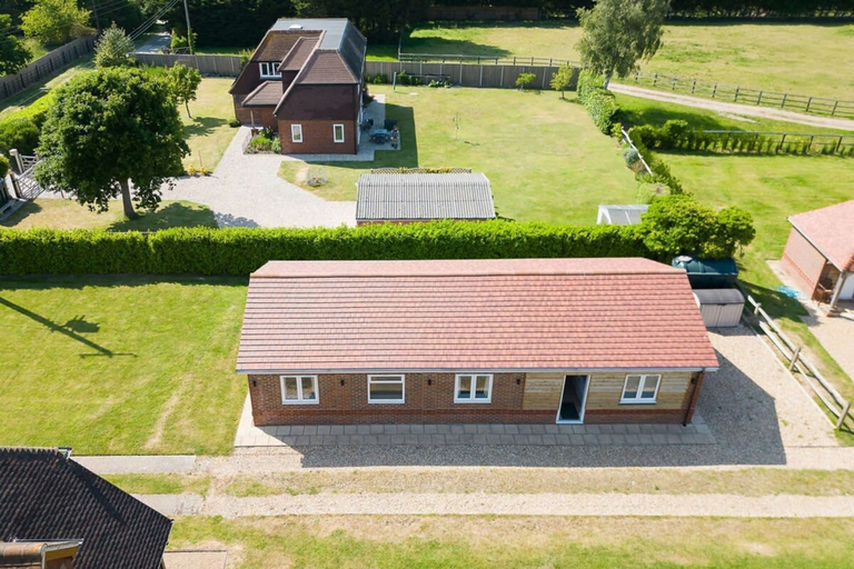Room 2, Countryside Bungalow for 4 Close to Beaches, West Sussex
