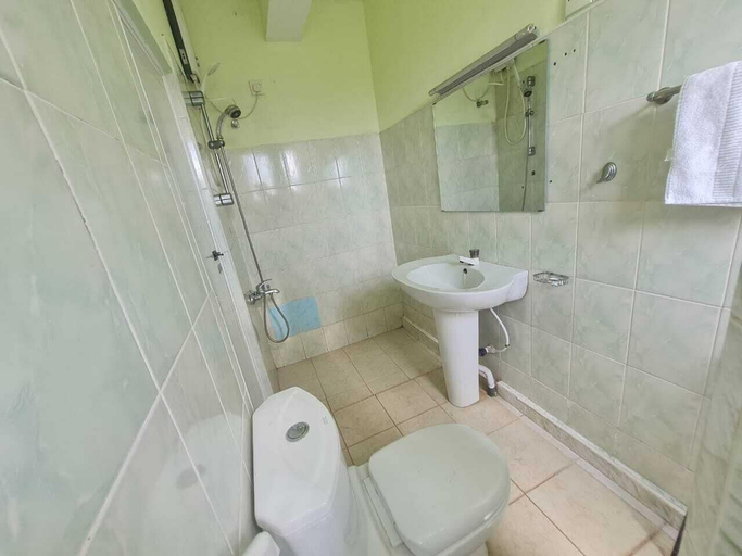 Bathroom 4, Sunny Hill Residence, K.F.G. & G. Korale