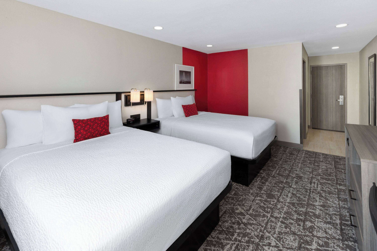 Bedroom 3, Ramada by Wyndham DFW Airport, Irving