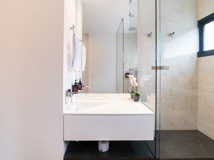 Room 3, w Captivating 1BR in El Poblado, Medellín