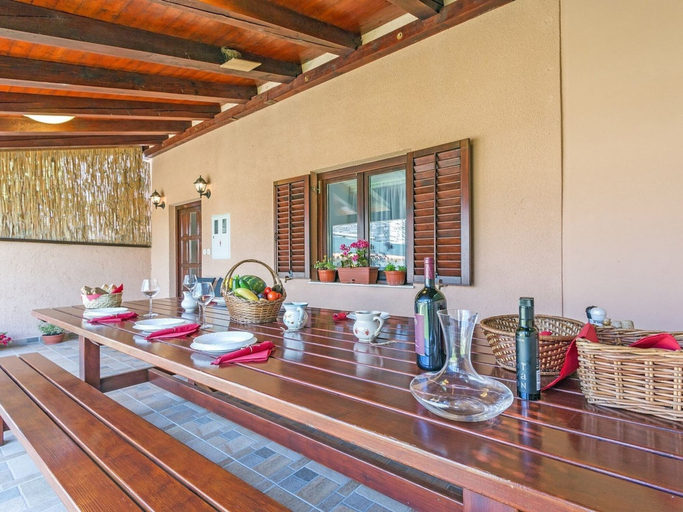 Food & Drinks 3, Heritage House in Orihi With an Elegant Garden, Barban