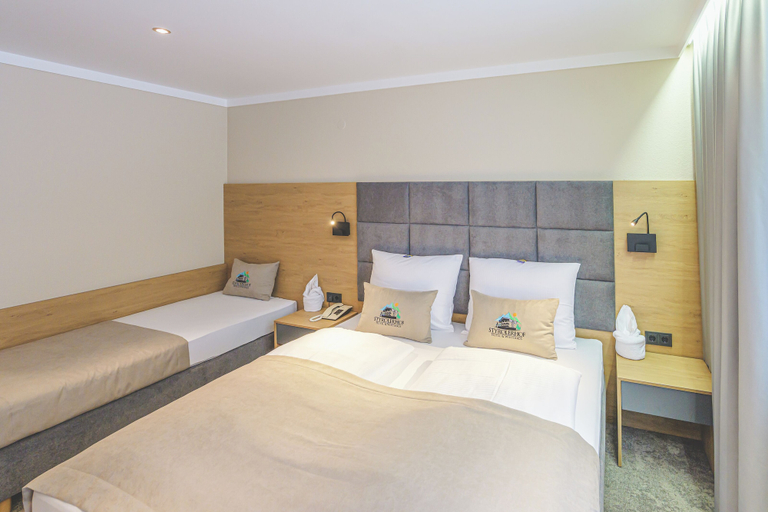 Bedroom 4, Hotel Styrolerhof KG, Reutte
