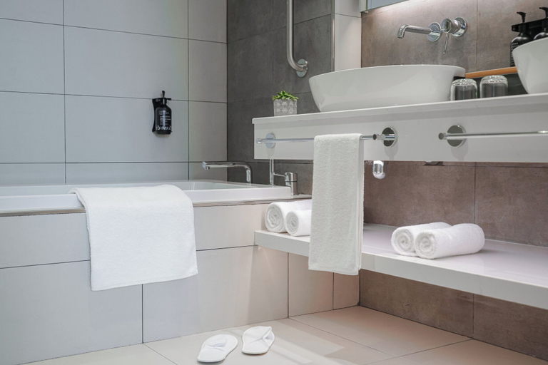 Bathroom 5, Holiday Inn DUBAI BUSINESS BAY, Dubai