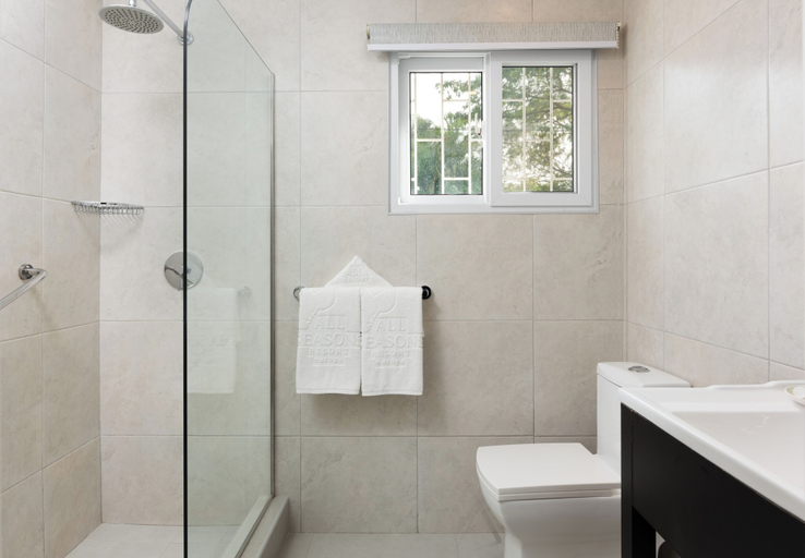 Bathroom 5, All Seasons Resort - Europa