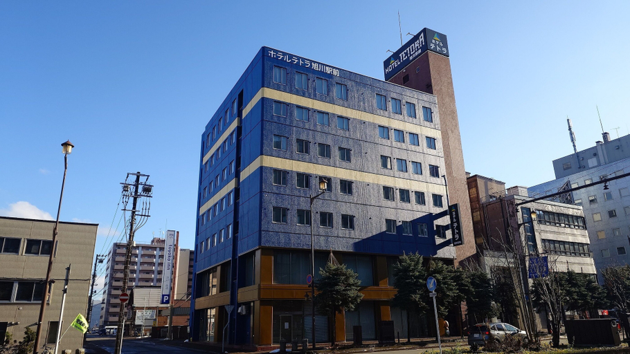 Exterior & Views