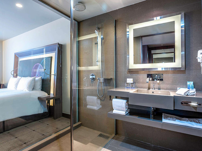 Bathroom 14