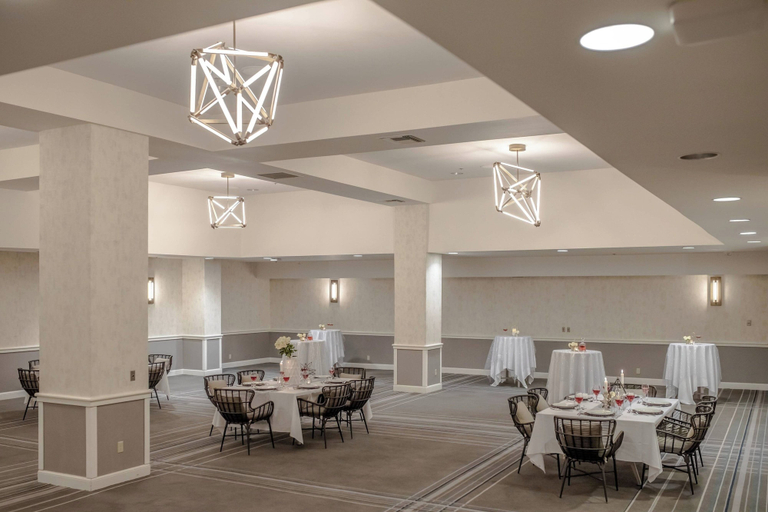 Food & Drinks 5, Westdrift Manhattan Beach, Autograph Collection by Marriott, Los Angeles
