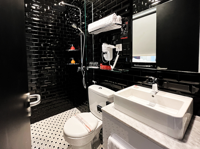 Bathroom 10
