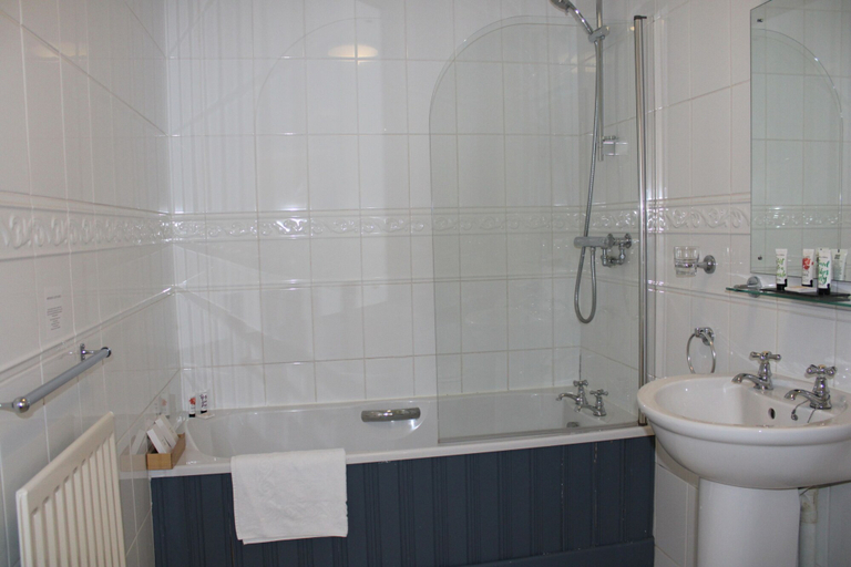Bathroom 3, The Birdham Hotel & Restaurant, Isle of Wight