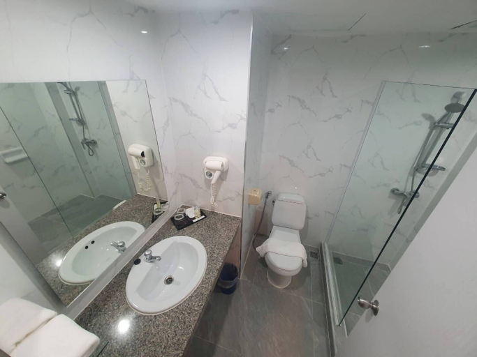 Bathroom 5, Bunjongburi Hotel, Muang Surat Thani