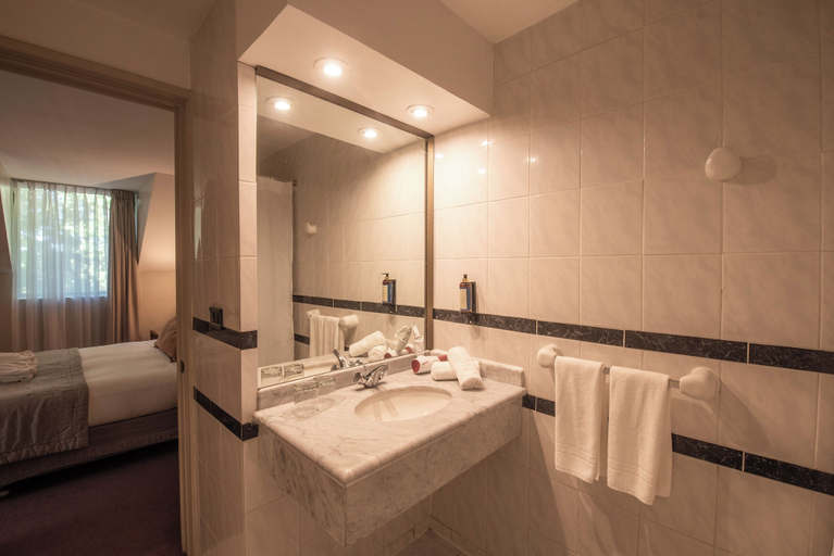 Bathroom 4, Hotel Puerta del Sur, Valdivia