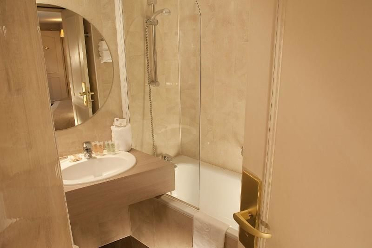 Bathroom 2, Hôtel Belloy, Paris