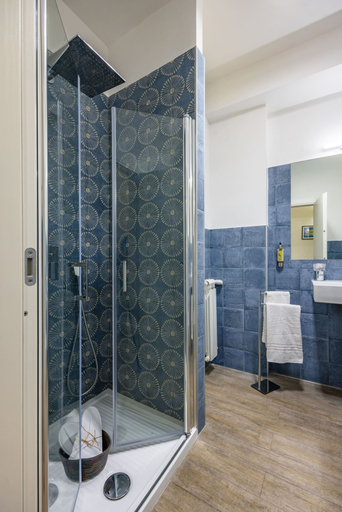 Bathroom 3, Direlo Guest House, Napoli