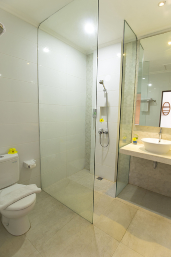 Bathroom, Burza Hotel Yogyakarta, Yogyakarta