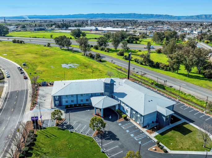 Exterior & Views 2, Spark by Hilton Williams, Colusa
