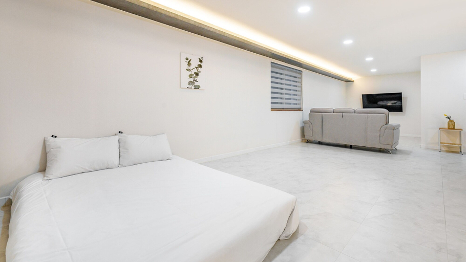 Bedroom 13