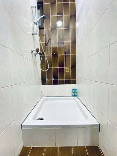 Bathroom 3, Spacious 4 BR Apt Perfect for Groups, Wien