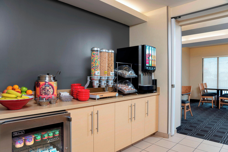 Food & Drinks 5, TownePlace Suites Fort Wayne North, Allen
