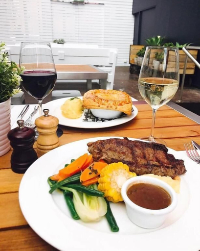 Food & Drinks 5, Romano's Hotel, Wagga Wagga - Pt A