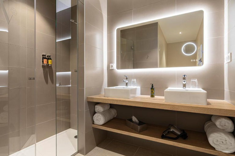 Bathroom 4, Demeures & Chateaux Domaine De Valinches, Loire
