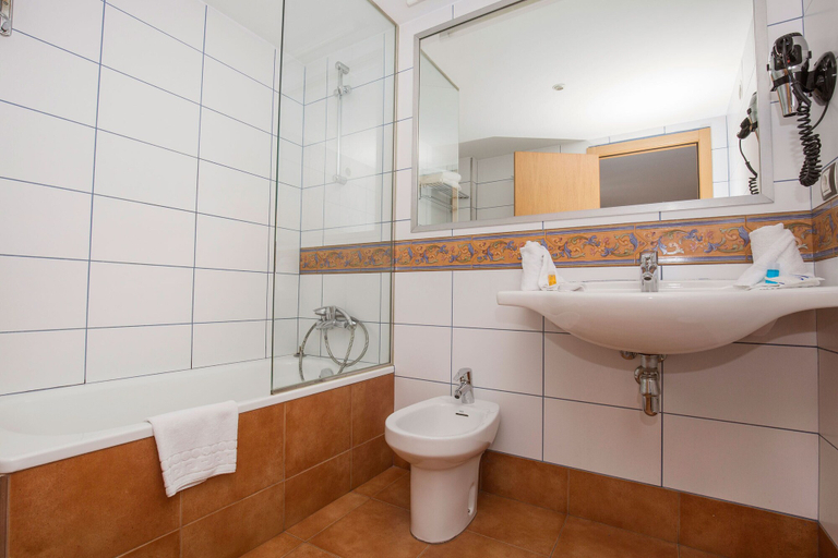 Bathroom 4, Hotel Catalunya Ski by Nexta, Pyrénées-Orientales