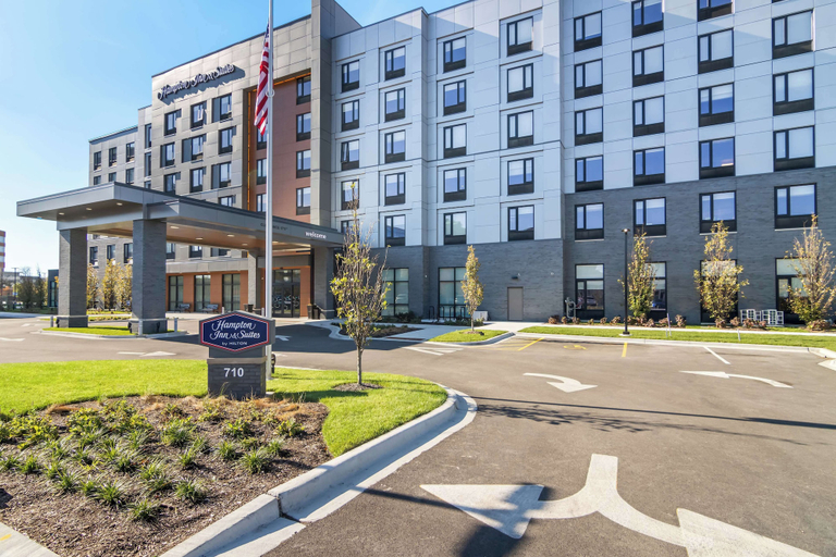 Exterior & Views 2, Hampton Inn & Suites Chicago Medical District UIC, Cook