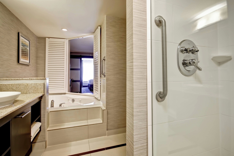 Bathroom 5, Fairfield Inn & Suites by Marriott Guelph, Wellington