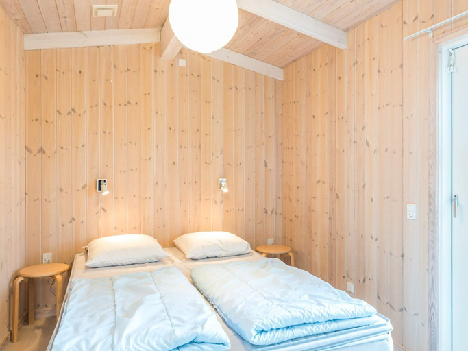 Bedroom 3, 6 Person Holiday Home on a Holiday Park in Fano, Fanø