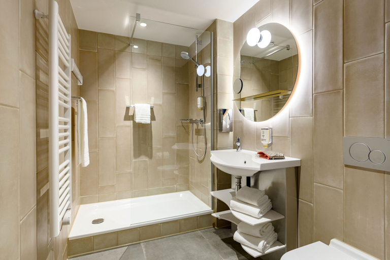 Bathroom 5, Aparthotel Adagio Bremen, Bremen