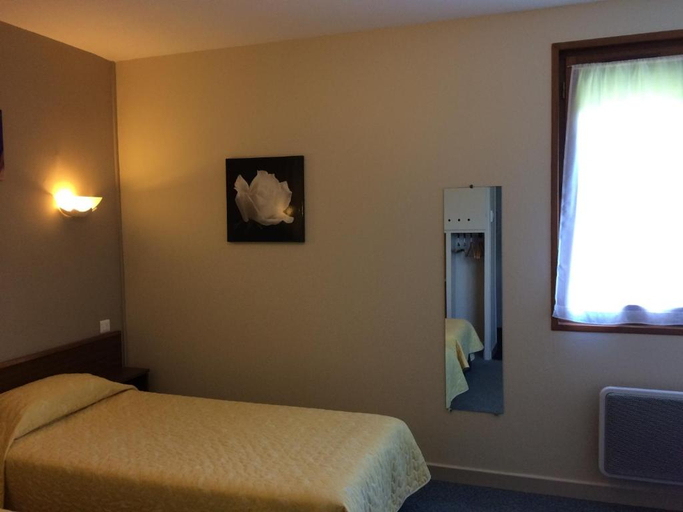 Bedroom 2, Logis Hotel Delfotel, Saône-et-Loire