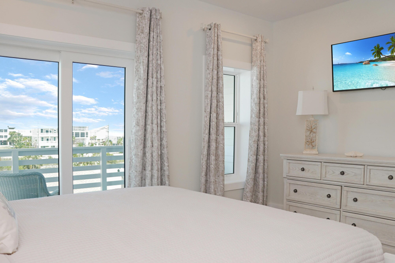 Bedroom 3, Biggie's Beach House, Bay