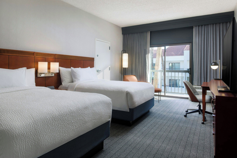 Bedroom 2, Courtyard Phoenix North by Marriott, Maricopa