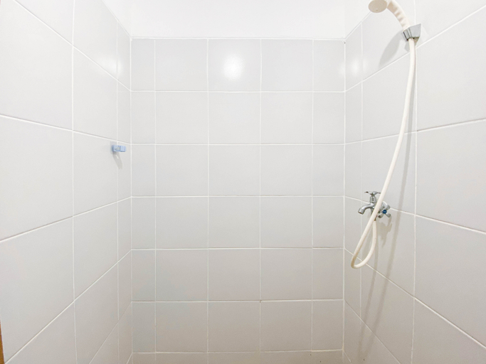 Bathroom 5, Simple and Comfy Studio Apartment Cordova Edupartment Semarang By Travelio, Semarang