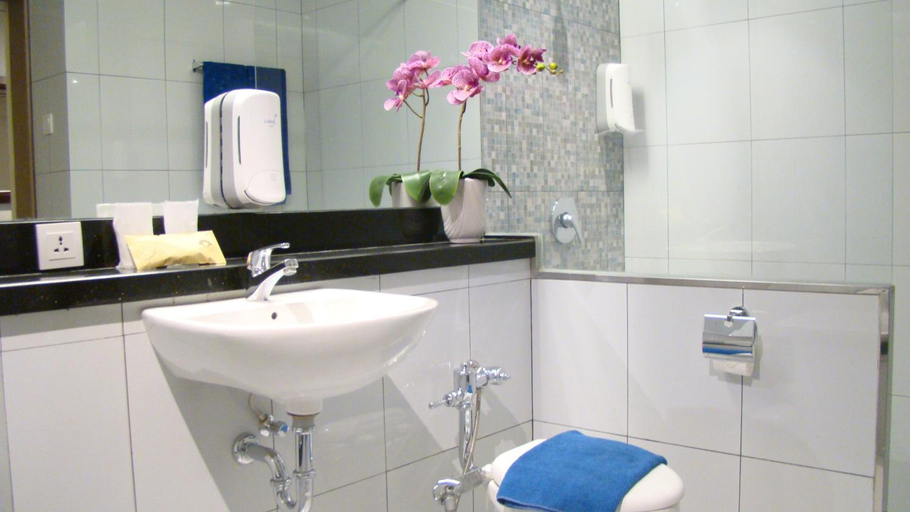 Bathroom 5, Mutiara Hotel and Convention, Bandung