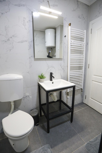 Bathroom 2, Airport Stay Apartments, Surčin