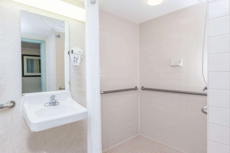 Bathroom 5, Wyndham Virginia Beach Oceanfront, Virginia Beach