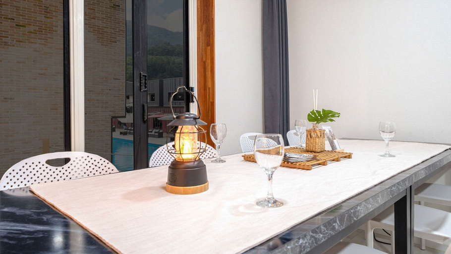 Dining Room 18