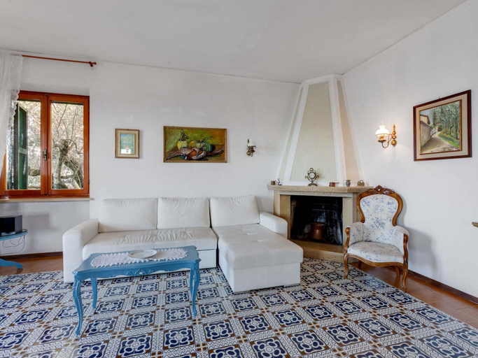 Living room 3, Villa in Torri With Pool & Mountain Views, Verona